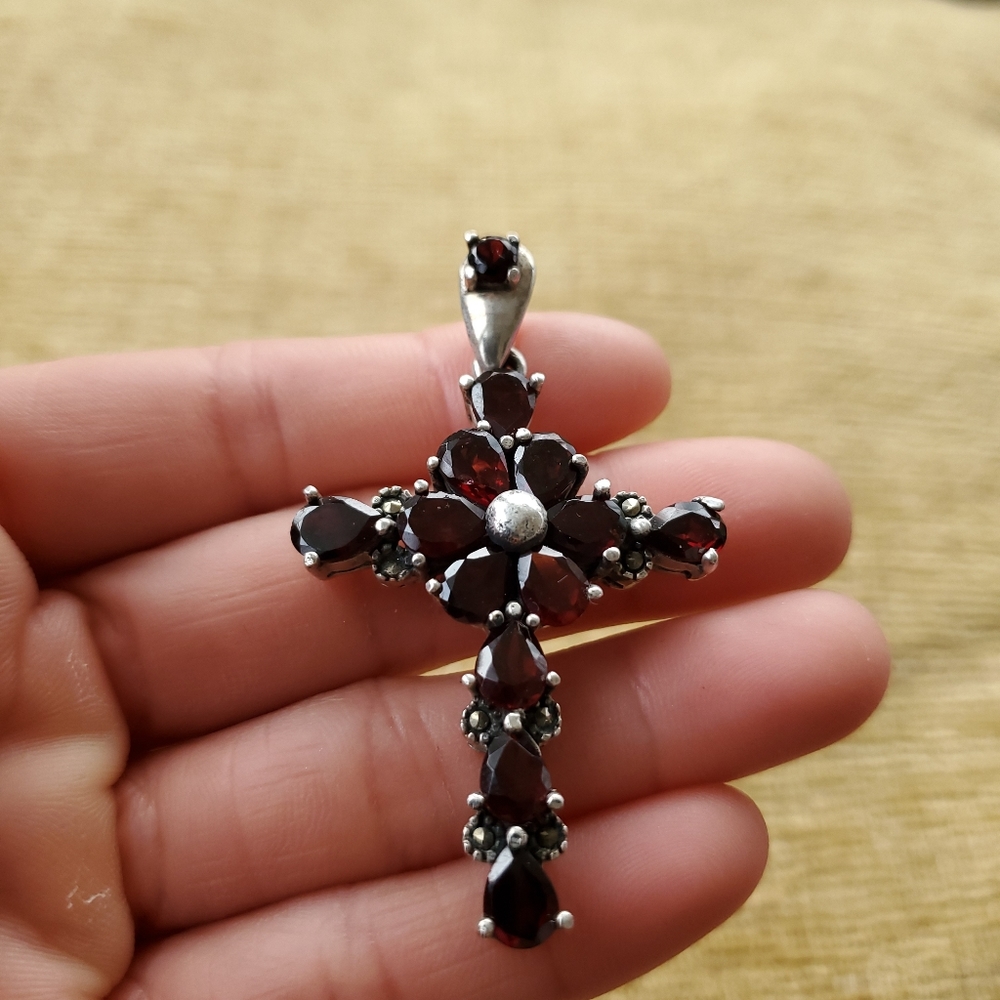 Sterling large cross Garnet